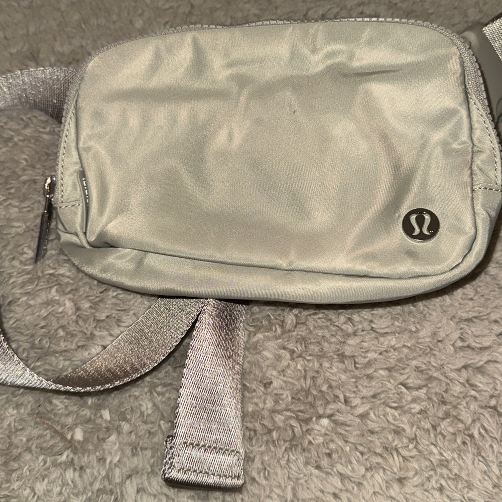 Everywhere Belt Bag 1L Green/Silvery Color‎
